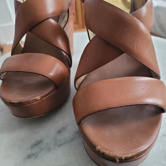 Michael Kors tan platform wedges - Picture 3 of 3